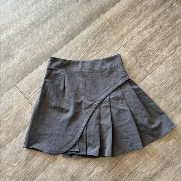 LAST PRICE🍒🤍 MIRACLE mini skirt ✨ - Picture 3 of 9